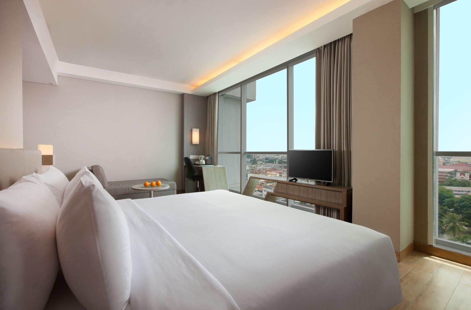 Hotel Santika Radial Палембанг Экстерьер фото