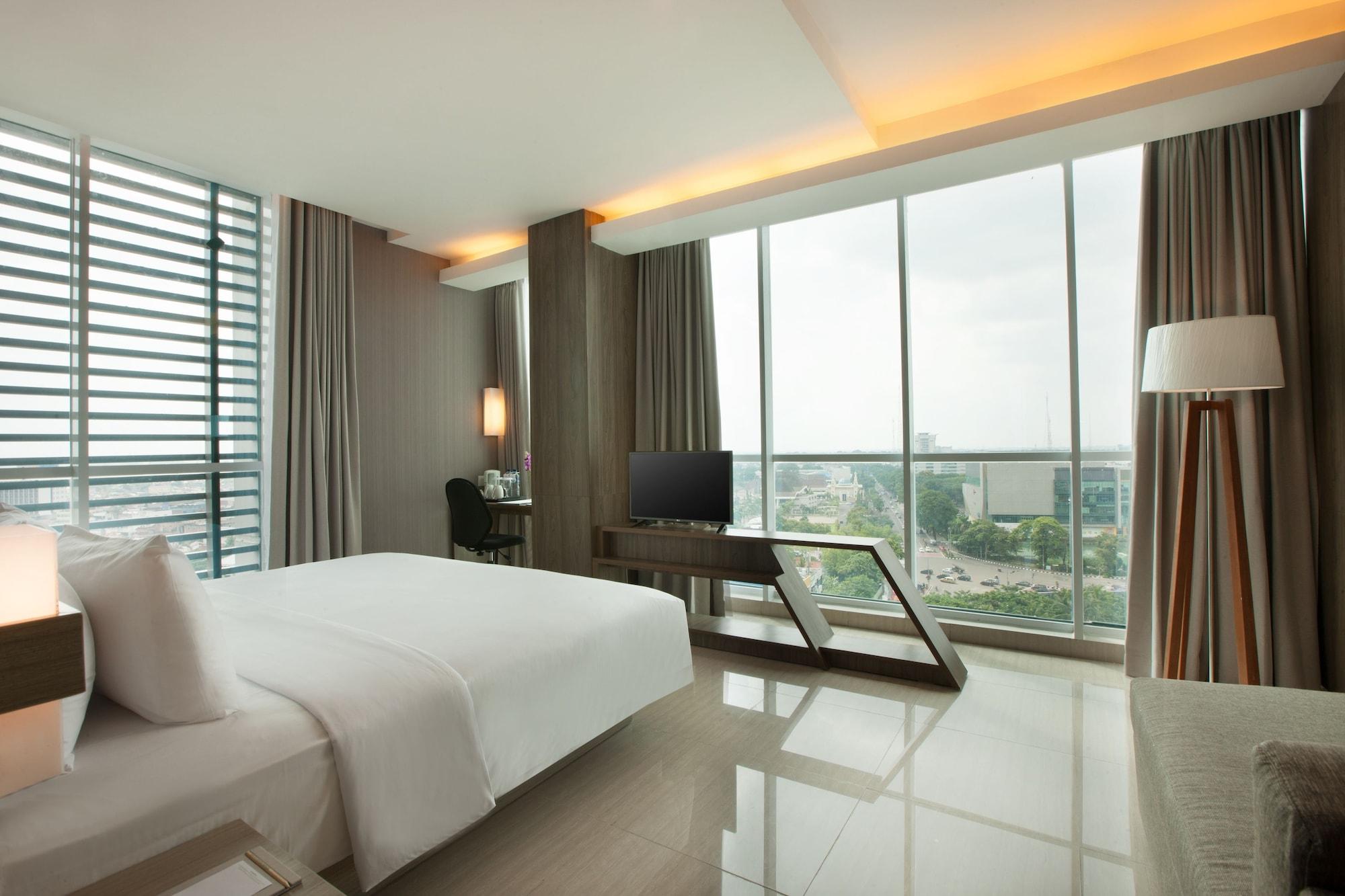 Hotel Santika Radial Палембанг Экстерьер фото