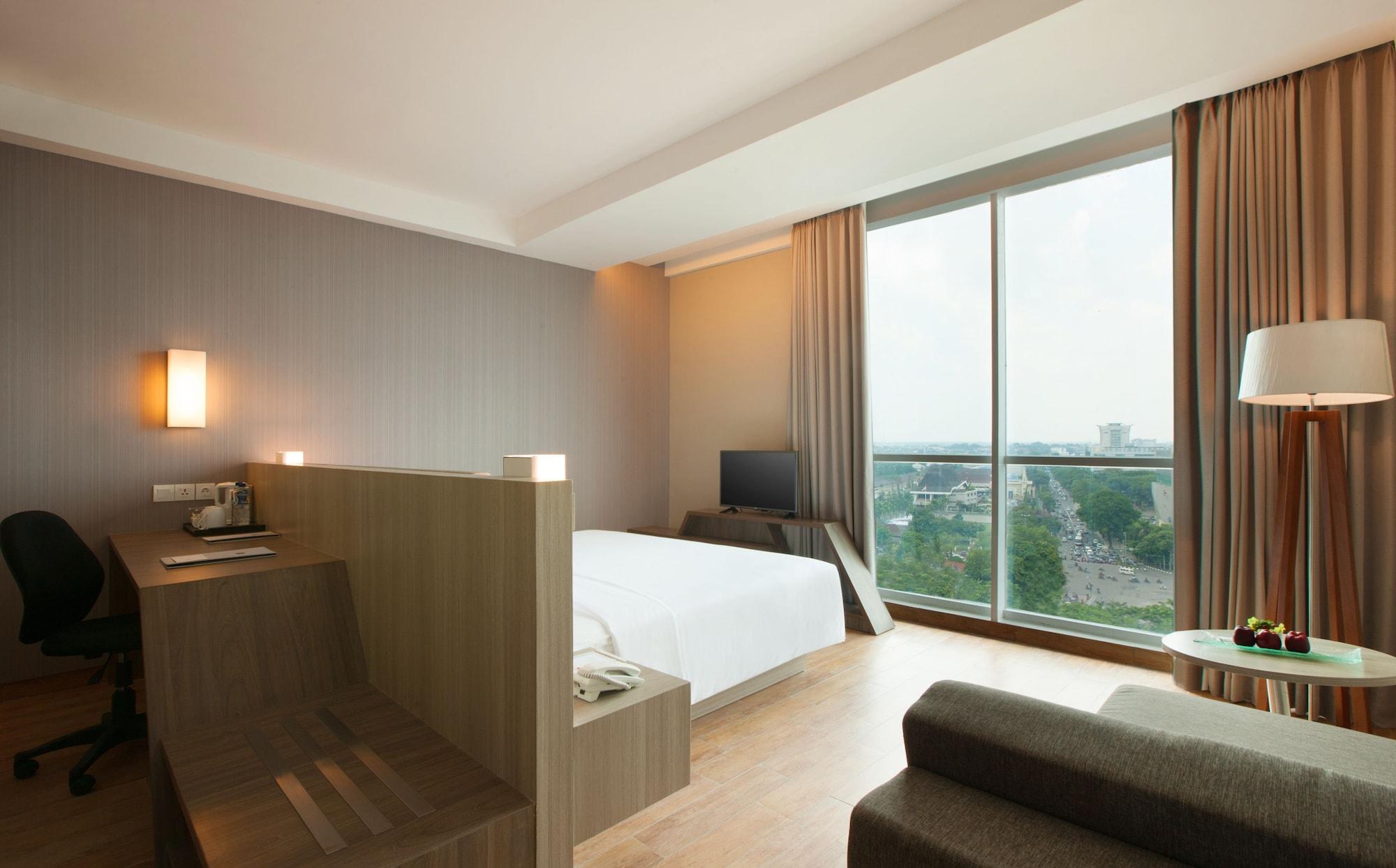 Hotel Santika Radial Палембанг Экстерьер фото